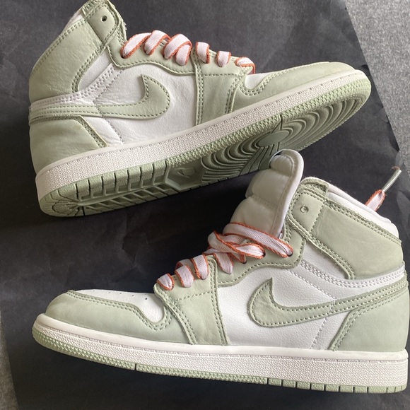 Nike Air Jordan 1 Retro Seafoam   Athletic Shoes Sneakers CU0449-002 - Picture 6 of 6